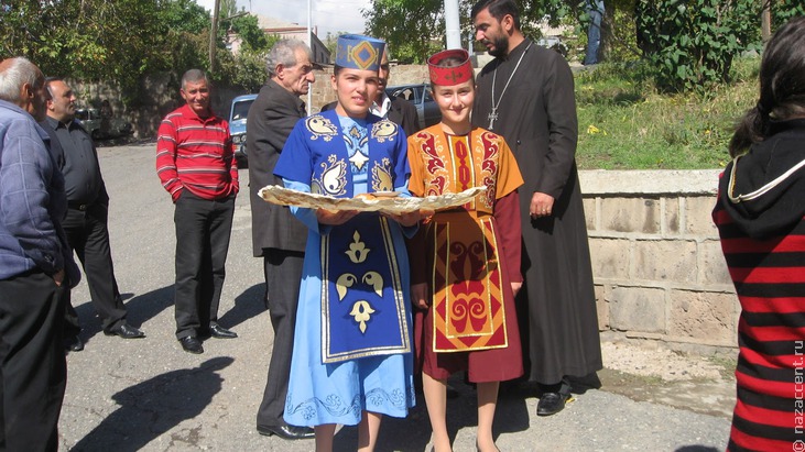 Национальные костюмы армян - Национальный акцент