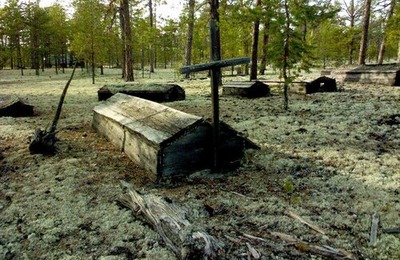 Как позвонить в могилу и зачем портить вещи умерших