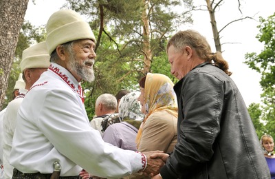 Мир без объятий
